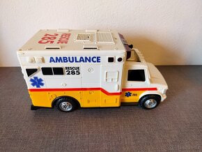 Auto ambulance, sanitka-houká - 4