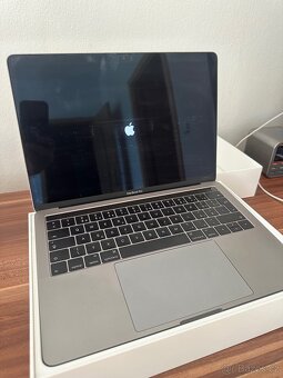 Macbook Pro 13,3 palec Retina - 4