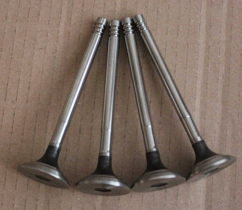 Nová sada ventilů škoda 135/6+víčko expanzky 135/6 - 4