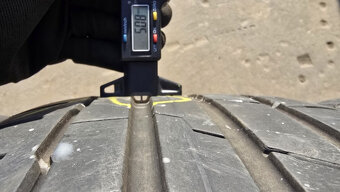 Letní pneu 235/40/19 Hankook - 4