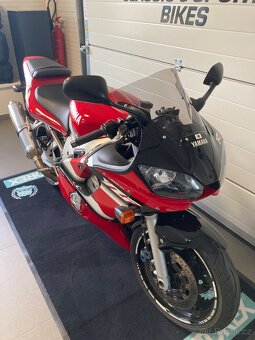 YAMAHA YZF R6 - 4