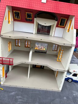 Dům, nemocnice a karavan Playmobil - 4