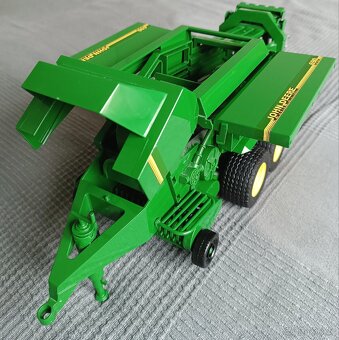 Bruder Lis na velké balíky John Deere 690 - 4