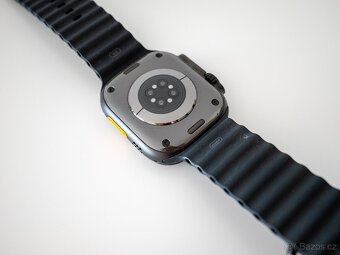 Apple Watch Ultra 2 – černý titan + 2 originální řemínky - 4