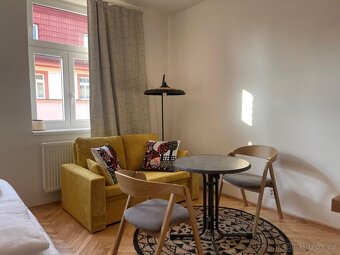K pronájmu útulný a plně vybavený byt 1+kk o rozloze 30 m² v - 4