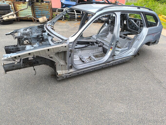 Bmw e91 výřezy z karoserie - 4