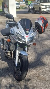 Yamaha fzs 600 - 4