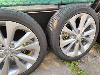 ALU kola Toyota Corolla 5x114,3 R17, Originál,pneu 7mm - 4