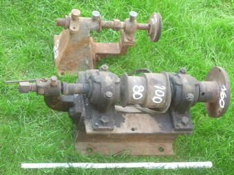 prodám starou součást transmise na plochý řemen. Průměr kola - 4