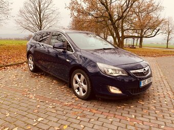 Prodám OPEL ASTRA J SPORTS TOURER 2.0 CDTI (118kW), 3/2011 - 4