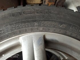 Prodám 4 zimní pneu s hřeby - 4