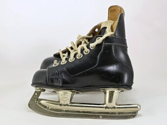 Prodám starší dětské kožené brusle - 4