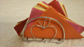 nádobí; příbory; termoska, váza,koš, smetáček - 4