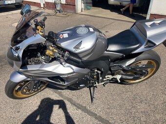 Honda CBR 1000 RR Fireblade 998 ccm 131 kW - 4