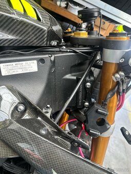 Yamaha R1 - 4