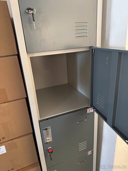 Nabízíme k prodeji boxové šatní skříně - 4