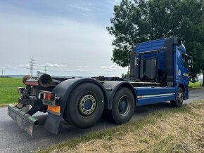 Mercedes-Benz Actros 2551 L 6x2 s hákovým nosičem HIAB - 4