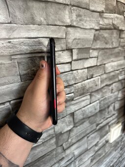 iPhone Xr - 4
