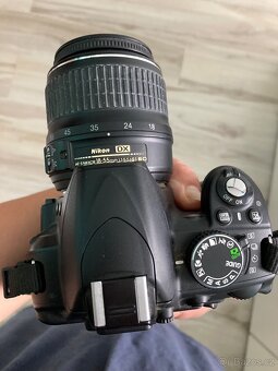 Nikon D3100 s jedním objektivem - 4