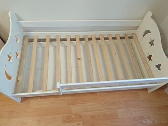 Bílá dětská postýlka 160x80 včetně matrace a úložného prosto - 4