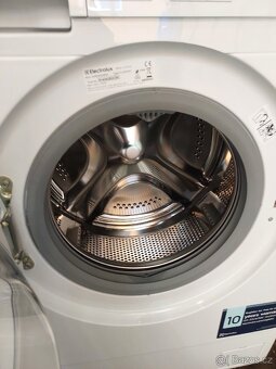 Uska pračka Elektrolux plně funkčni třídy A+++ 6 kg prádla - 4