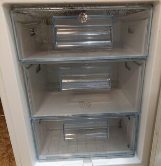 Kombinovaná chladnička s mrazničkou Electrolux 400 L, Spěchá - 4