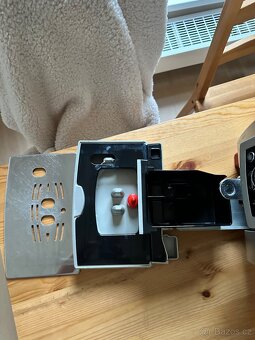 Nabídka k odkupu kávovaru DeLonghi ECAM23.460.SB - 4