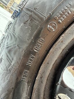 Prodám zimní pneu 215 60 R16 Continental s disky - 4