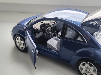 Model VW New Beetle, Bburago 1:18 včetně krabice - 4
