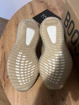 YEEZY BOOST 350 V2 by Adidas - 4