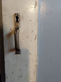 Stará skříň vhodná k renovaci - 4