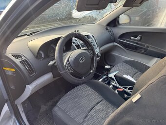 KIA CEED 2008 na náhradní díly ND - 4