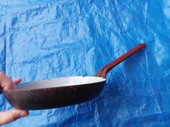 Smaltovaná červenohnědá pánvička - 4