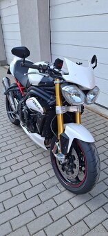 Triumph speed triple 1050 R - 4