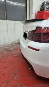 Spoiler na kufr M design na BMW 5 F10 - ČERNÝ LESK - 4