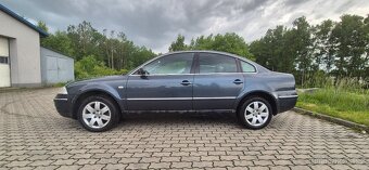 Volkswagen Passat B5.5 Sedan 2.8 4x4 V6 Highline - 4