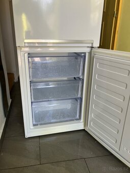 Lednice s mrazákem Beko - 4