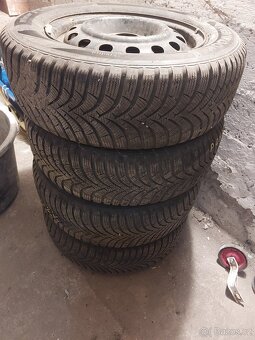 Kola se zimní pneu 195/65 R15 - 4