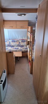 Karavan Knaus Sudwind 550, palandy, WC, TV. - 4