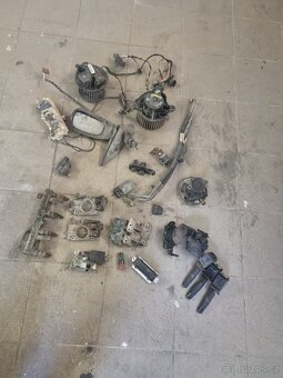 Peugeot 306 3.dveřová verze pr.dveře,díly 1,6 - 4