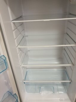 zánovní 143cm  nízká lednice tř.A+ s horním mrazákem - 4