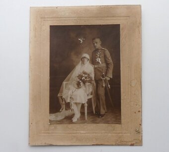 Dvě velké fotky četník Olomouc četnictvo šavle - 4