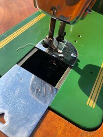 Starý šicí stroj Minerva - 4