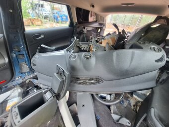 Ford Mondeo mk4,zbytek auta - 4