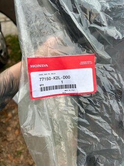 Honda ADV350 středový plast (77150-K2L-D00) - 4