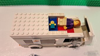 LEGO City 60283 Prázdninový karavan - 4
