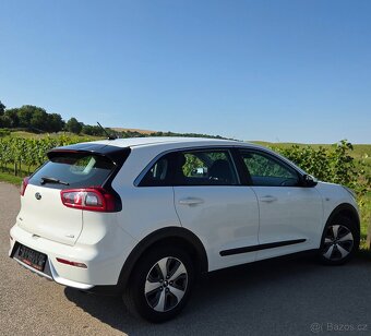Kia Niro 1.6 GDi 77/KW105 koní Hybrid - Benzín R.V.09/2016 - 4