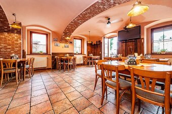 Prodej zavedeného motorestu s ubytováním, sálem a prodejnou - 4