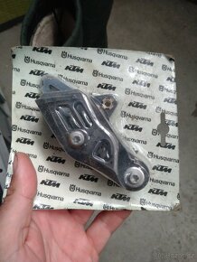 Různé zbytky na KTM 65 - 4