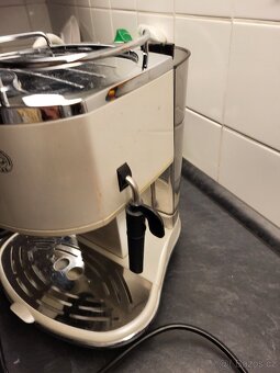 DE LONGHI PÁKOVÝ KÁVOVAR - 4
